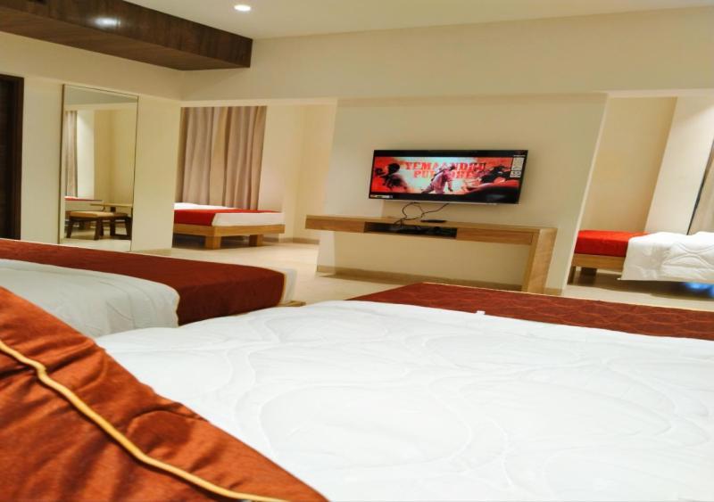 The Paradise Hotel - Luxury Stay Kancheepuram Exteriör bild