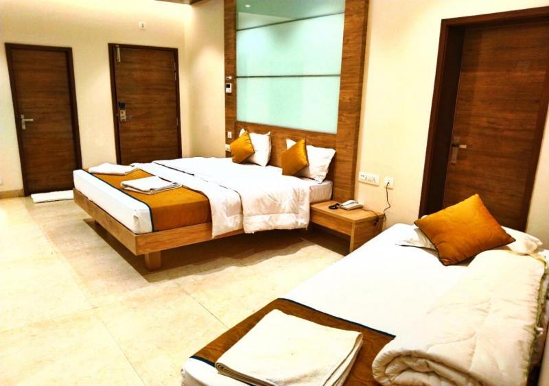 The Paradise Hotel - Luxury Stay Kancheepuram Exteriör bild