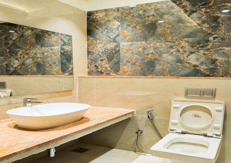 The Paradise Hotel - Luxury Stay Kancheepuram Exteriör bild