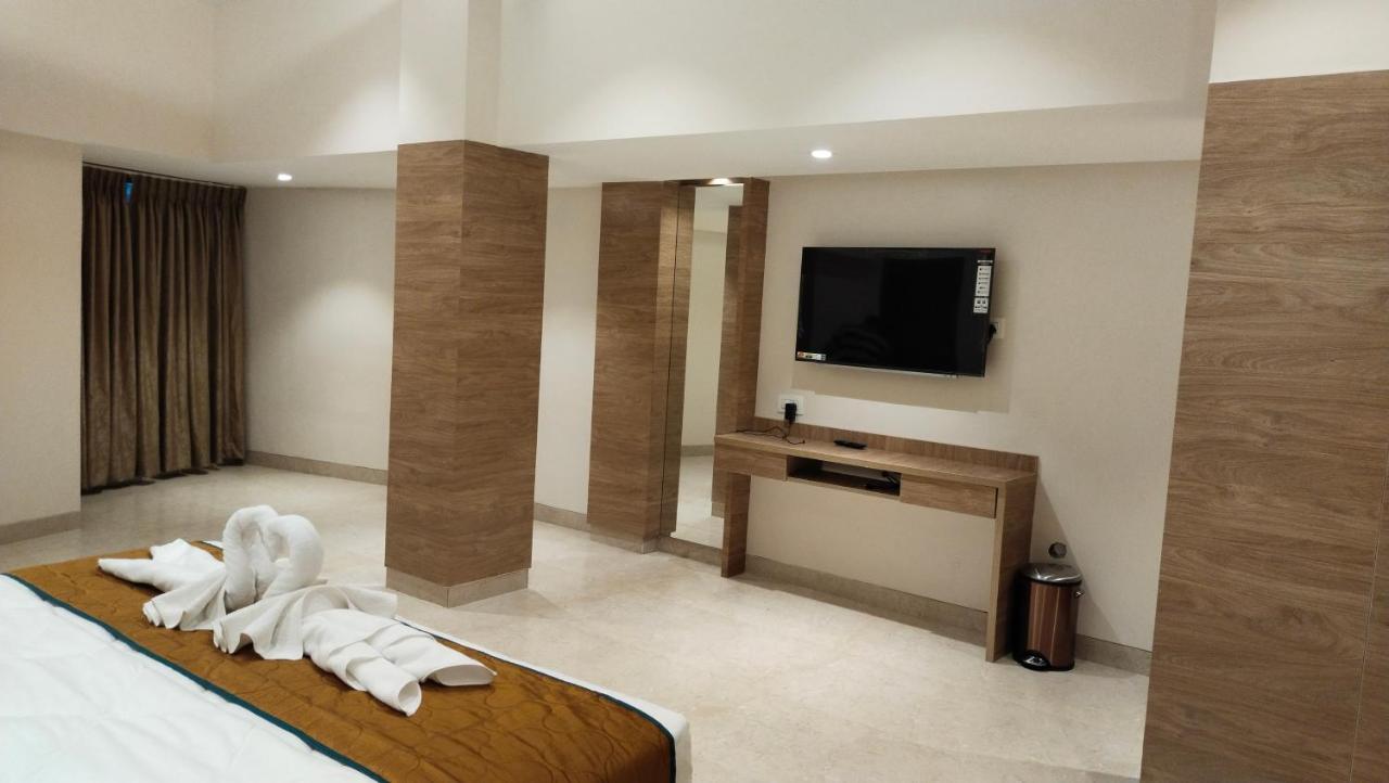 The Paradise Hotel - Luxury Stay Kancheepuram Exteriör bild